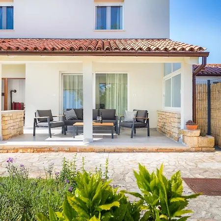 A & E Villa Valbandon