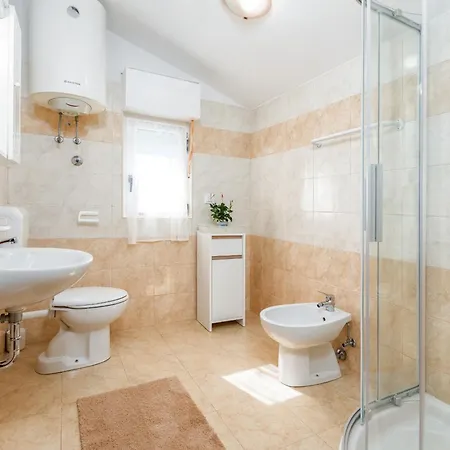 A & E Villa Valbandon