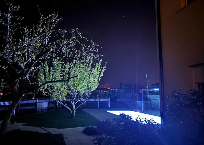 A & E Vila Valbandon