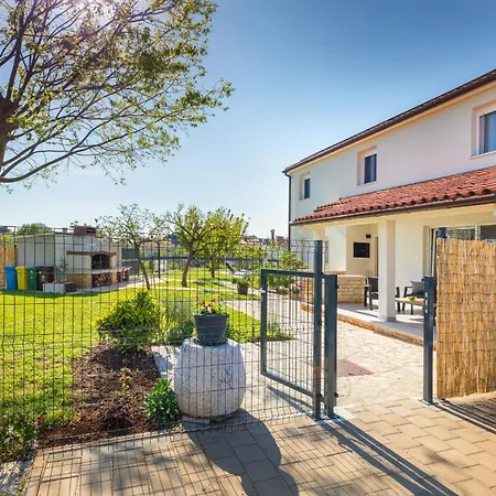 A & E Villa *