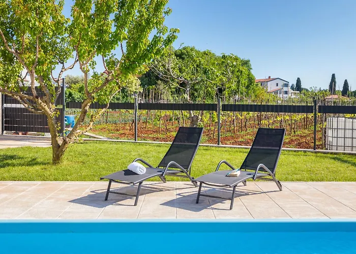 Βίλα A & E Valbandon